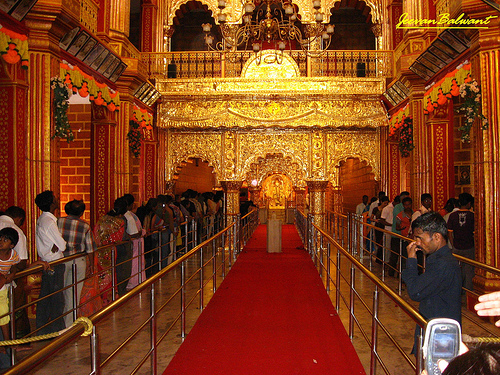 SHIRDI-SAIBABA-TEMPLE-DARSHAN